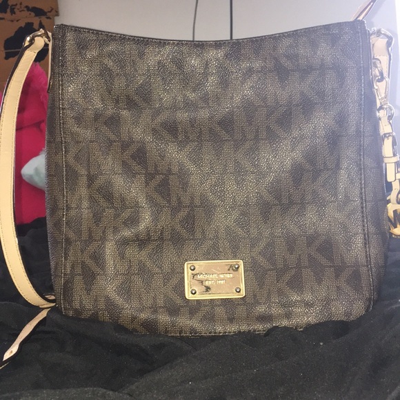 Michael Kors Handbags - MICHAEL KORS crossbody purse!!!